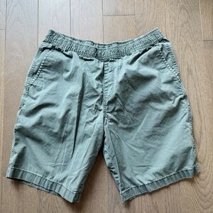 GREEN UNIQLO MEN’S SHORTS